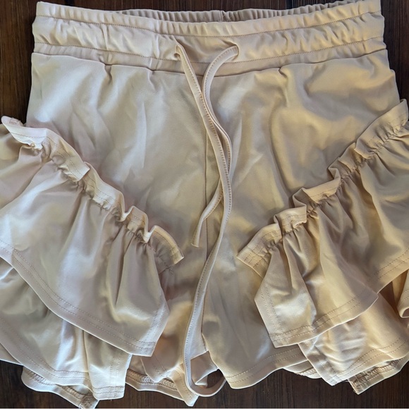 Luxurious Cream Ruffle Lounge Set - Picture 4 of 7